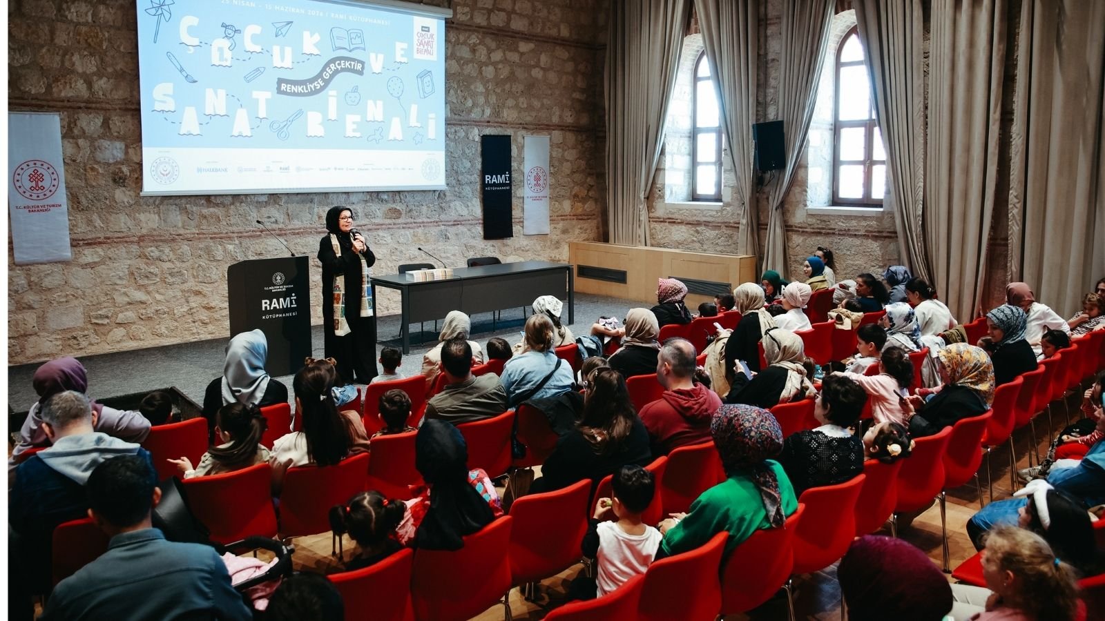 Rami Kütüphanesi’nde çocuk kitabı ve sanat temalı bienal alanından genel görünüm