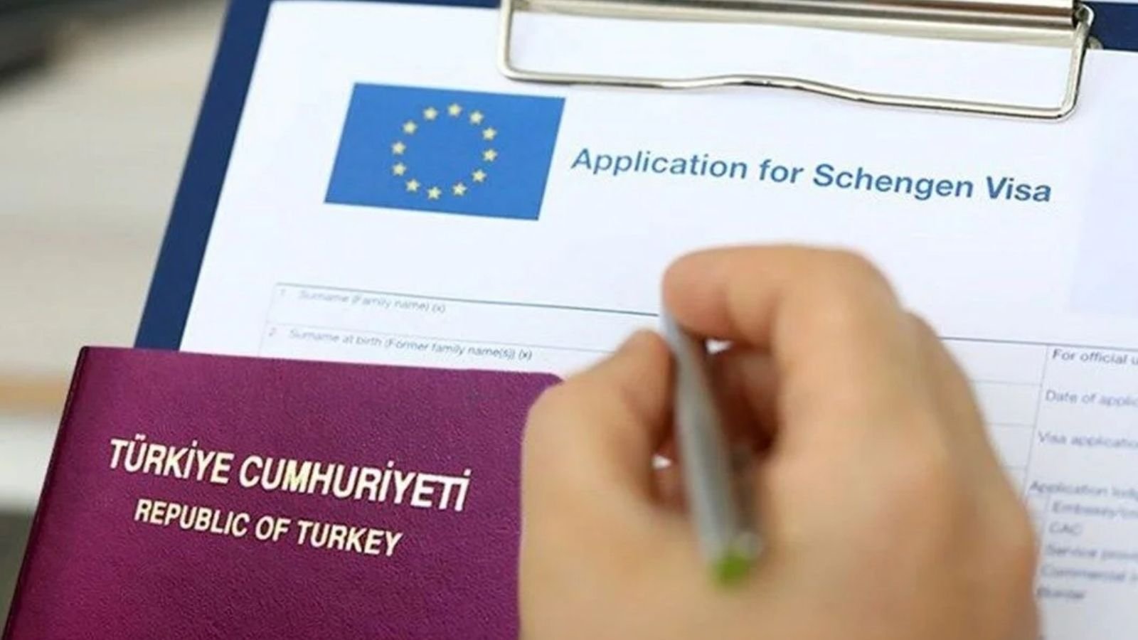 Avrupa Komisyonu haber sayfasında kullanılan Türk vatandaşlarına Schengen vizesi görseli