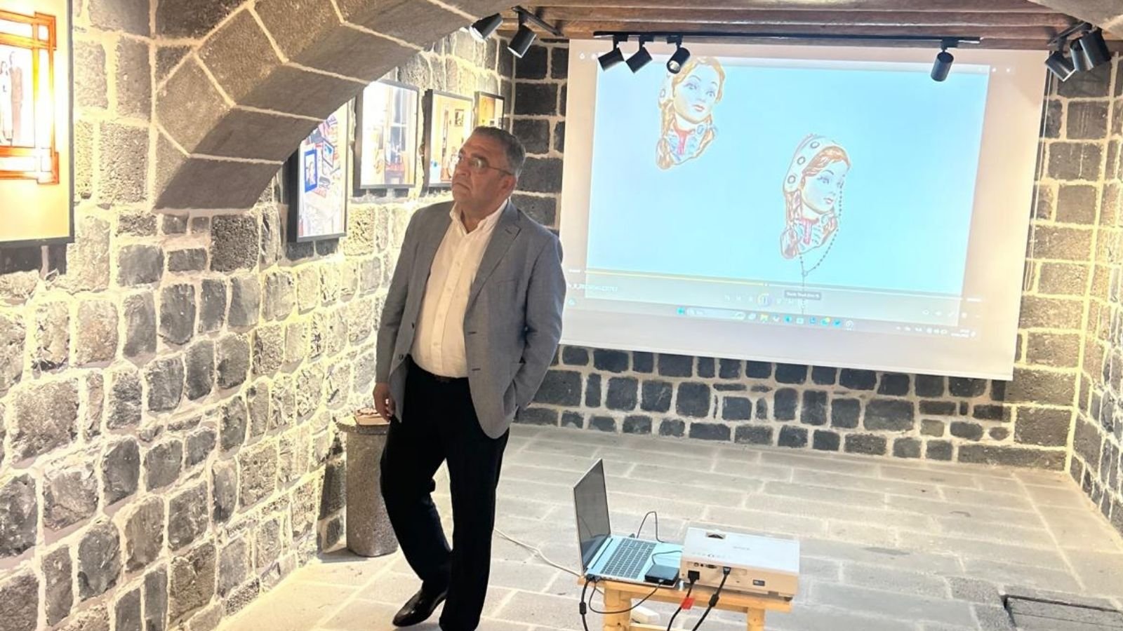 Diyarbakır’daki tarihi Süryani Kızlar Mektebi ve Zoklu ailesi hafızasına odaklanan fotoğraf sergisine ilişkin kültür sanat görseli