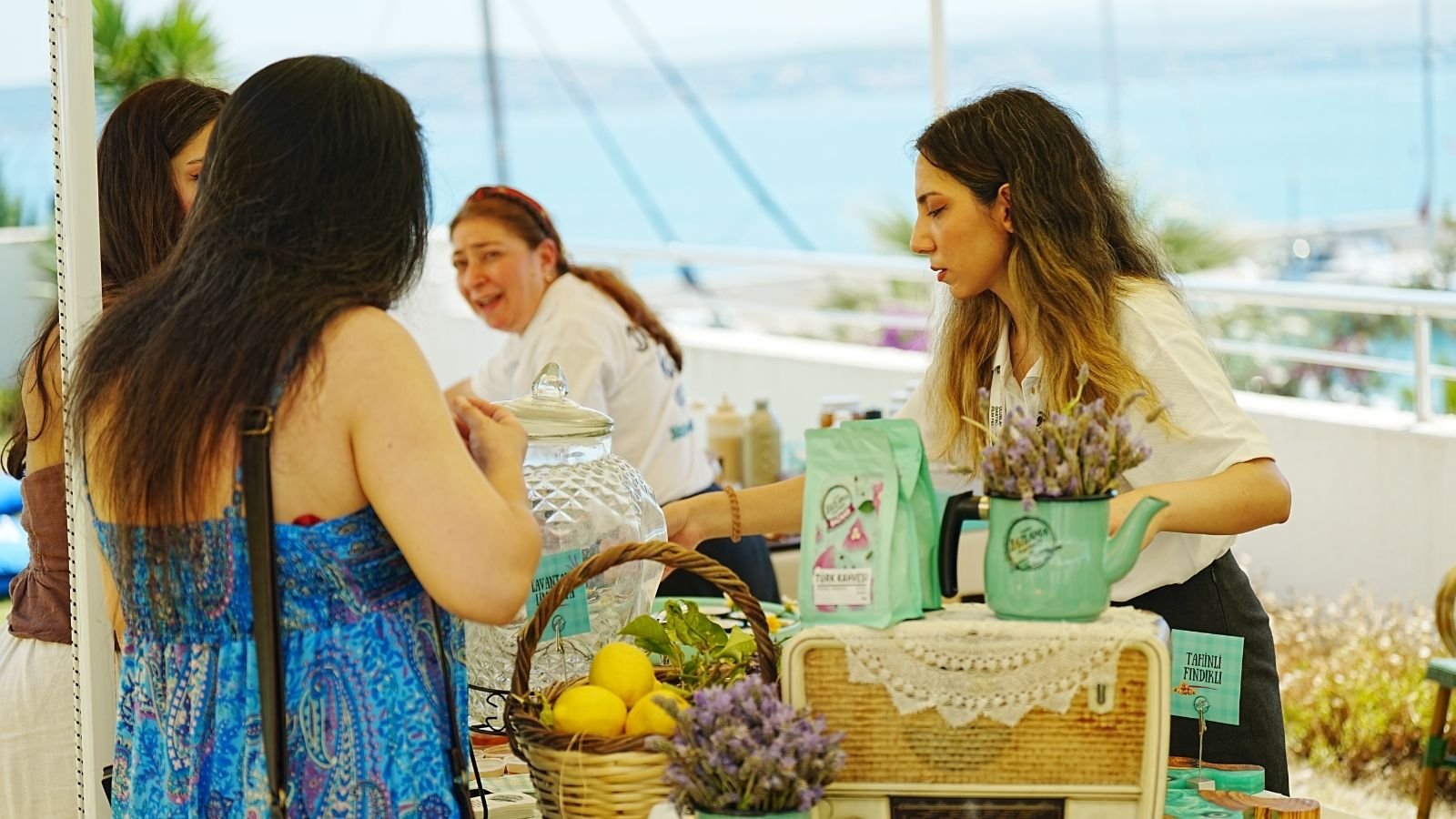 Çeşme’deki Uluslararası Gastronomi Film Festivali’nde yerel ürünler ve üretici stantları
