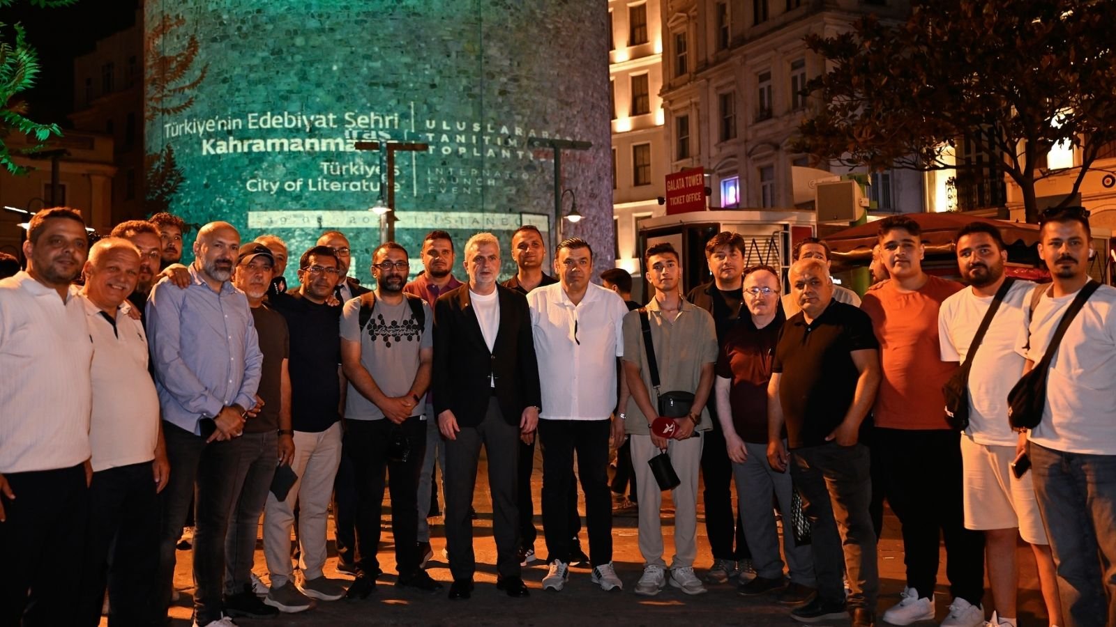 Galata Kulesi’ne Kahramanmaraşlı şair ve yazarların dizeleri ile portrelerinin yansıtıldığı tanıtım gösterisi