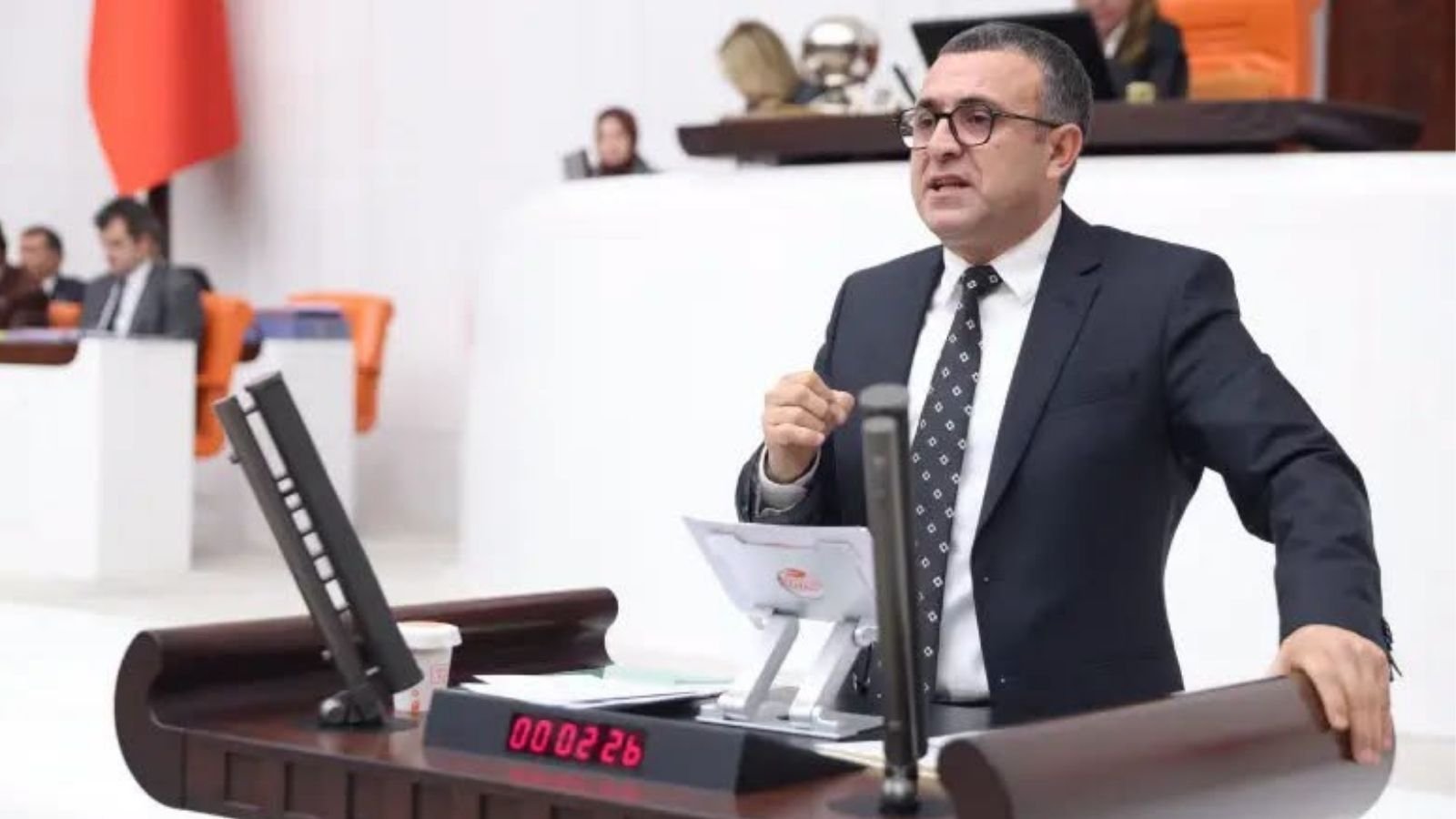 Schengen vizesi başvuru sürecini temsil eden pasaport, form ve randevu ekranı temalı genel haber görseli