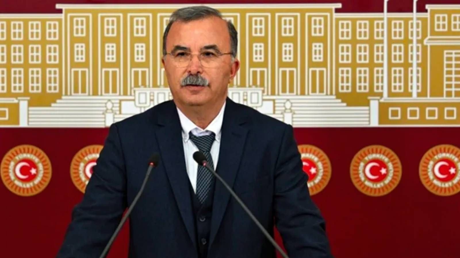 Çeşme’de planlanan otel yatırımı, kıyı turizmi ve TBMM yazılı soru önergesini temsil eden genel haber görseli