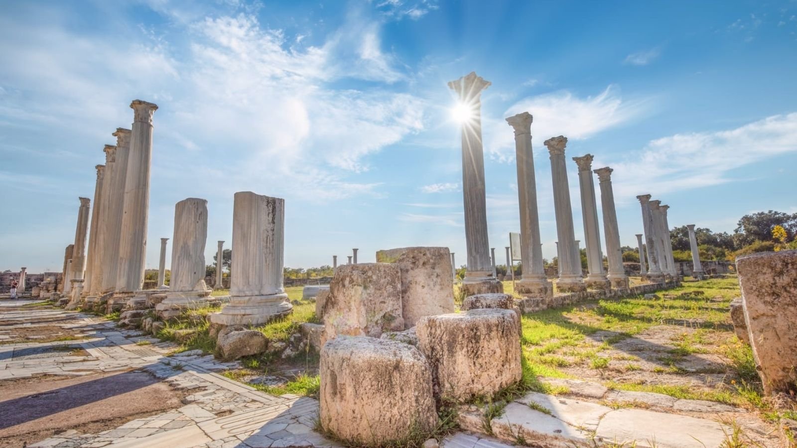 Kuzey Kıbrıs’ın sahil şeridi ve turizm tesisleri