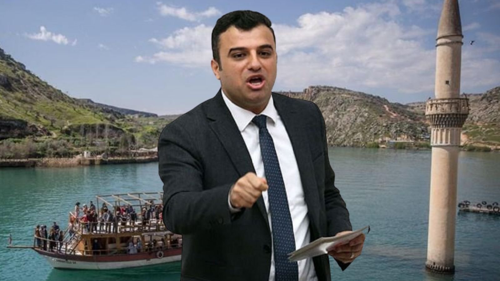 Halfeti’de Fırat Nehri üzerinde tur hizmeti veren günübirlik gezi tekneleri