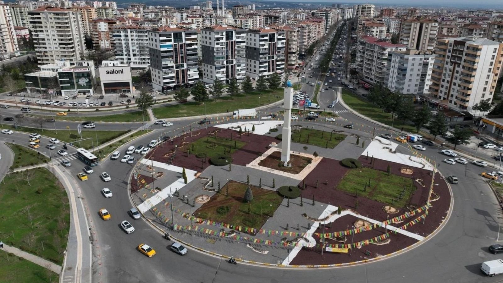 Ali Gaffar Okan Bulvarı’nda altyapısı tamamlanan geniş peyzaj düzenleme alanı