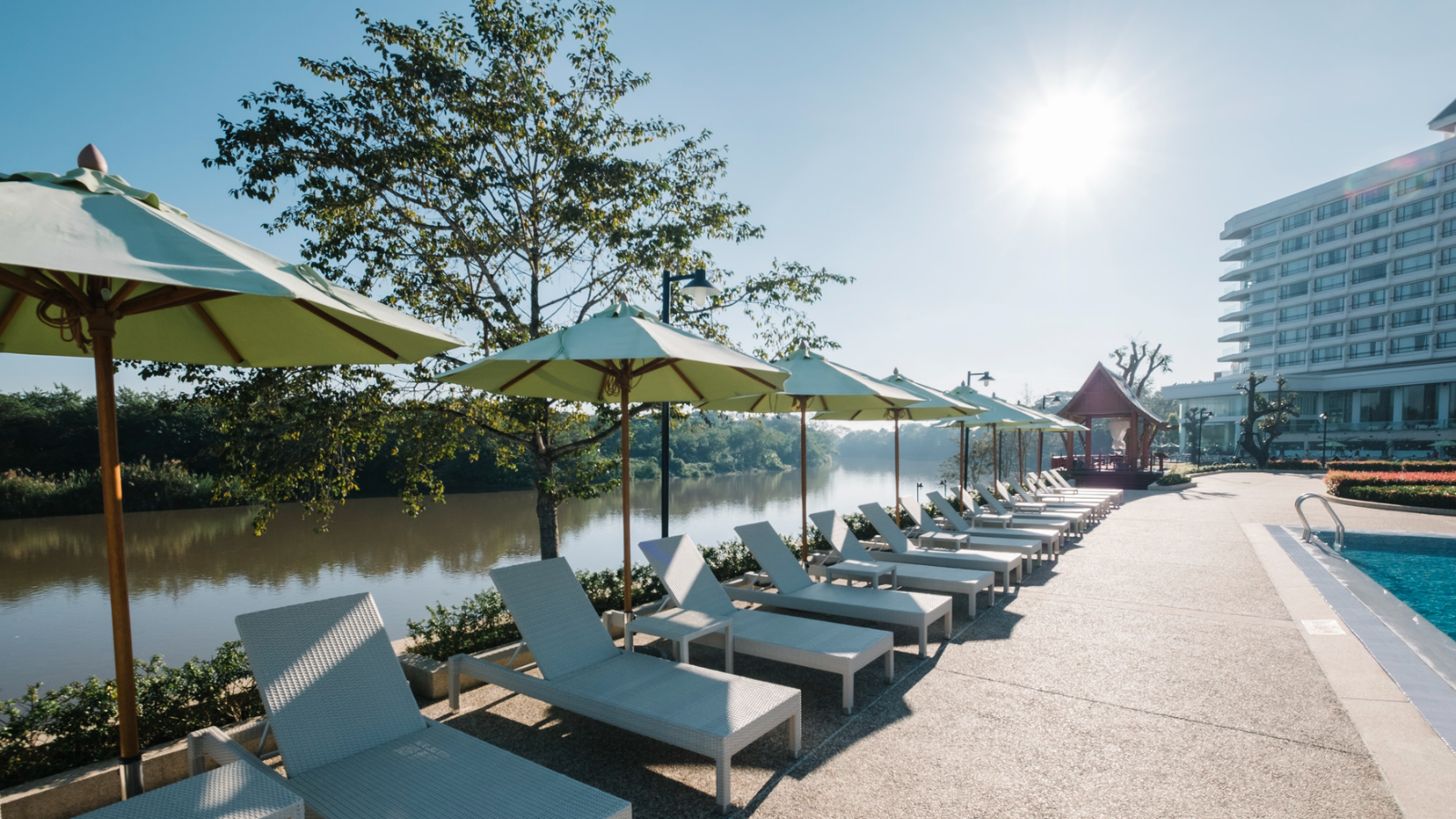 Otel ve yiyecek-içecek hizmetlerini temsil eden turizm işletmesi