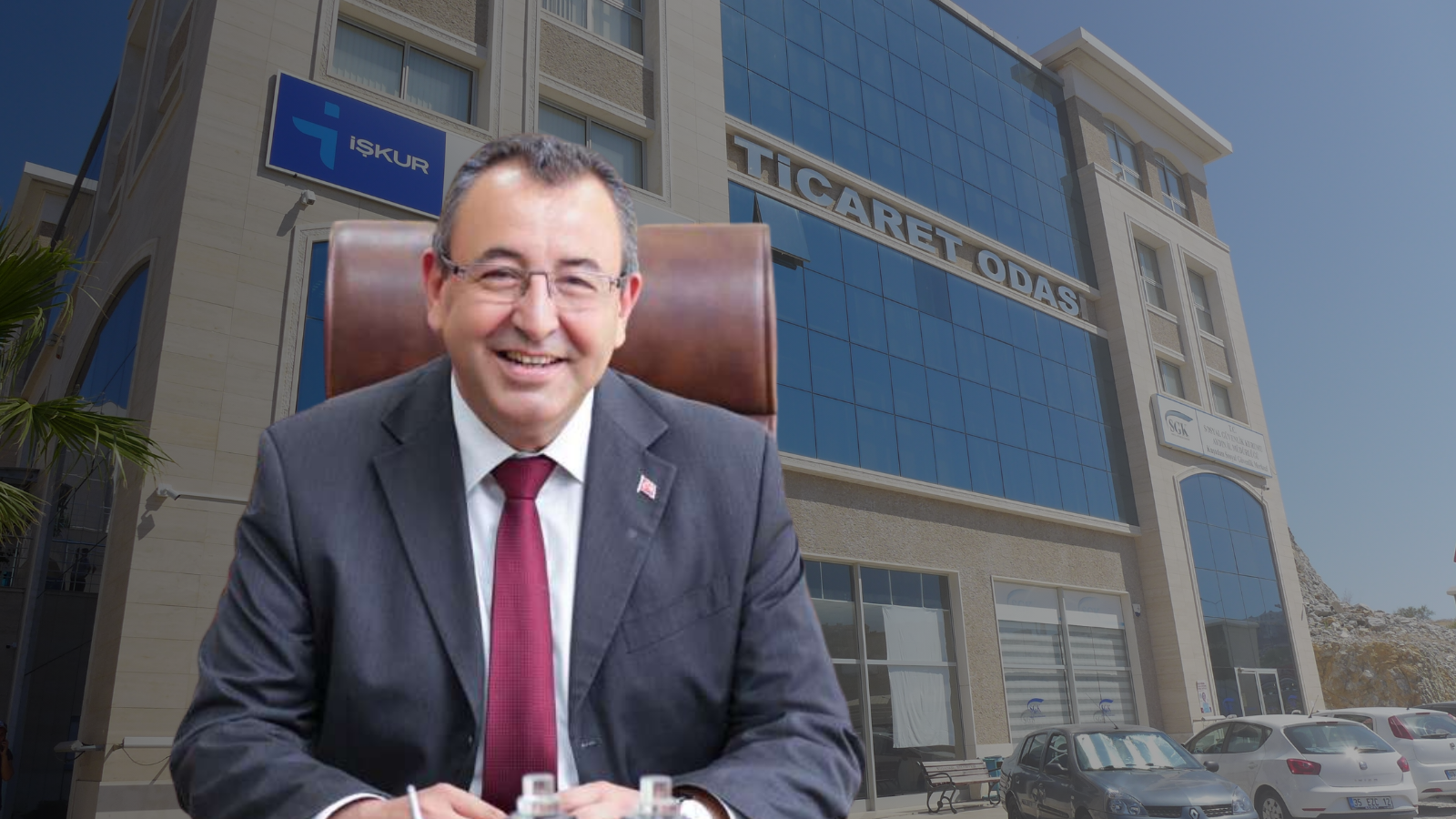Kuşadası'nda kruvaziyer limanı çevresindeki tur araçları
