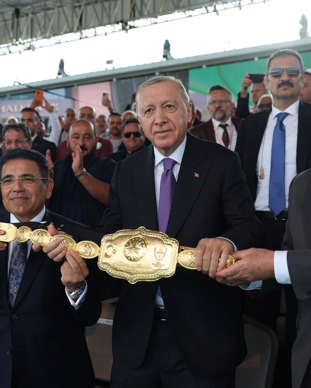 İki saatlik finalin ardından altın kemer Orhan Okulu’nun
