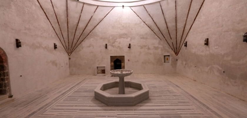 800 yıllık tarihi hamam, 100 yıl sonra kapılarını açıyor