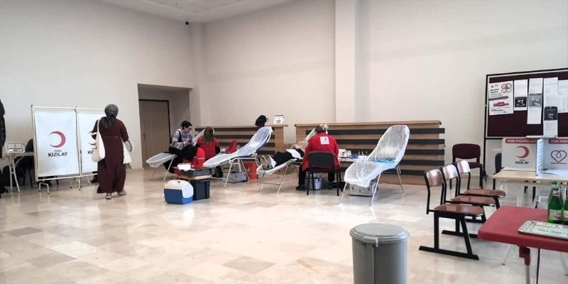 Turizm fakultesi ve Kızılay iş birliğiyle kan bağışı etkinliği düzenlendi