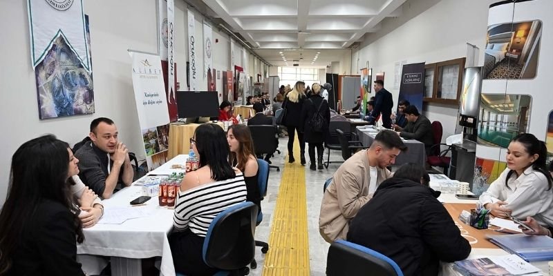 Turizmde istihdam ve kariyer günleri Afyon Kocatepe Üniversitesi'nde gerçekleştirildi