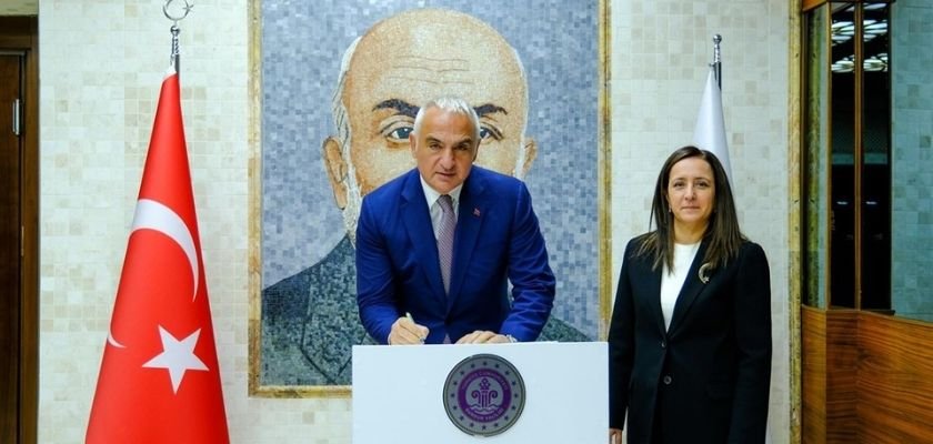Bakan Ersoy, Burdur valisi Bilgihan’ı makamında ziyaret etti