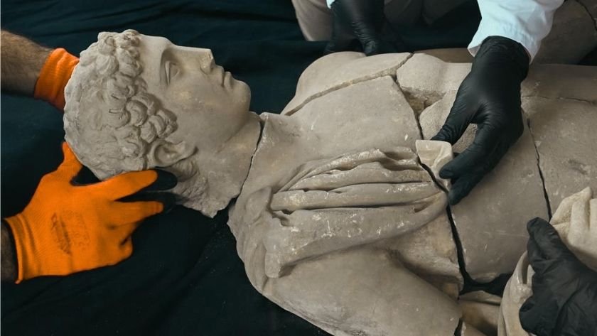 Aspendos'ta Hermes heykeli gün yüzüne çıktı