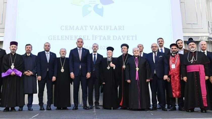 Bakan Ersoy: “Birlik ve beraberliğimizin bütün dünyaya örnek olmasını diliyorum”