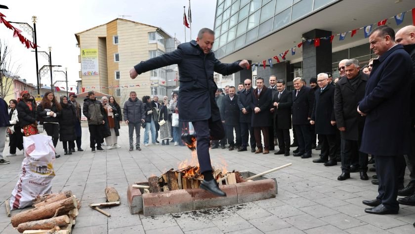 Sivas'da Nevruz Bayramı il protokolünün katılımıyla coşkuyla kutlandı
