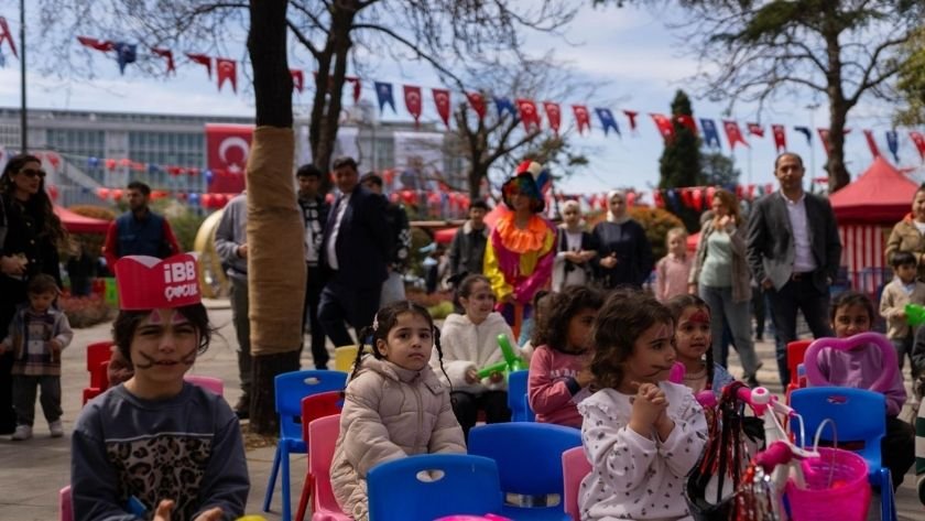 Özgürlük ve Demokrasi Şenliği Saraçhane’de sürüyor