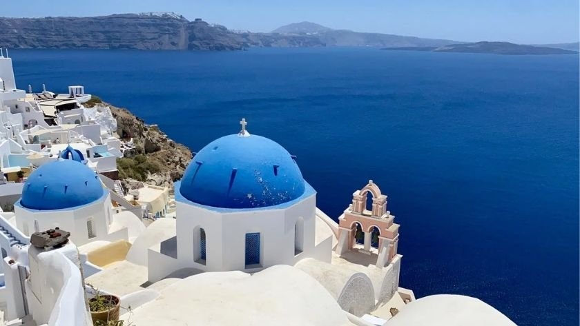 Santorini yeni kampanyasında otantik yüzünü tanıtıyor
