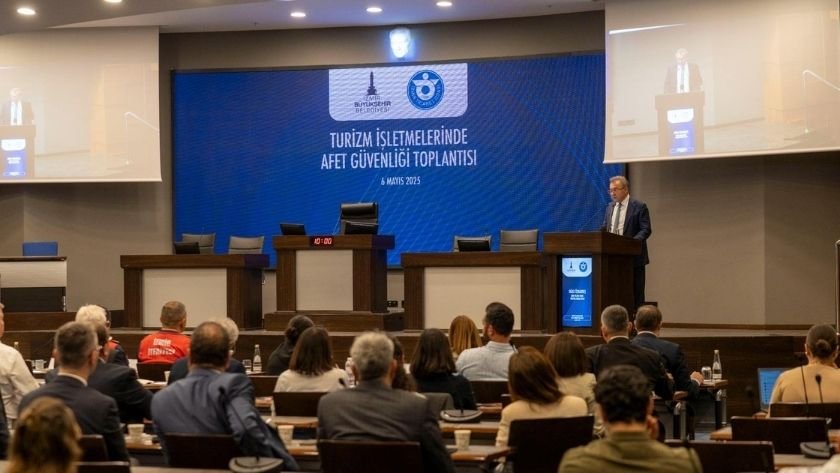 İzmir’de turizm işletmeleri afet güvenliği için buluştu