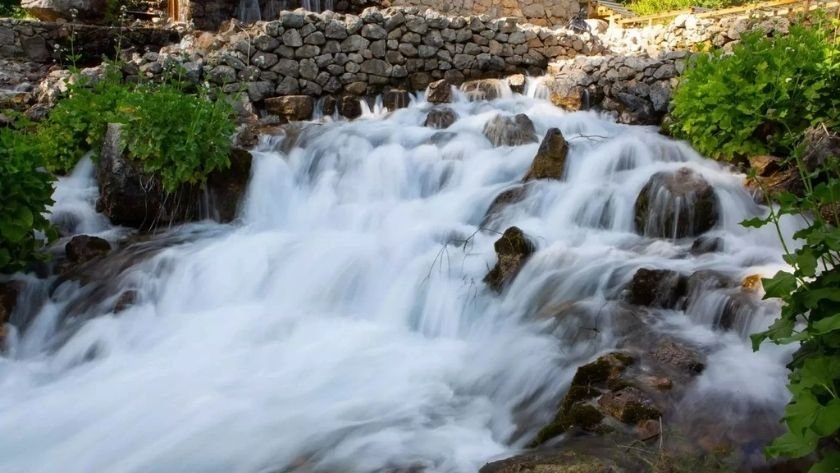 Munzur Ovacık Gözeleri doğal güzellikleriyle büyülüyor