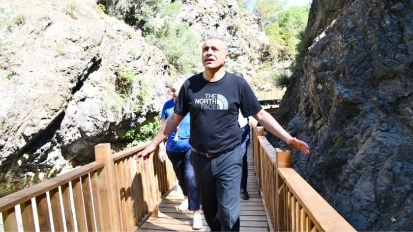 Karaçay Şelalesi yürüyüş yolu projesi hızla ilerliyor