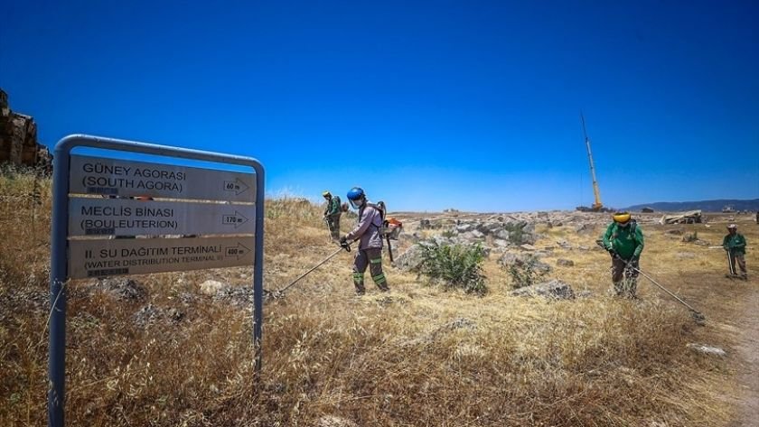 Denizli Büyükşehir Belediyesi Laodikya’da yangın önlemi aldı