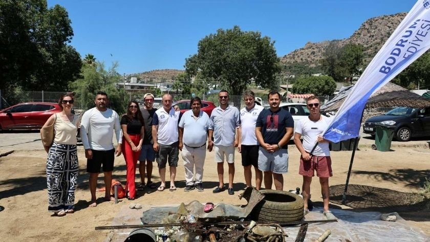 Bodrum Türkbükü sahilinde deniz dibi temizliği