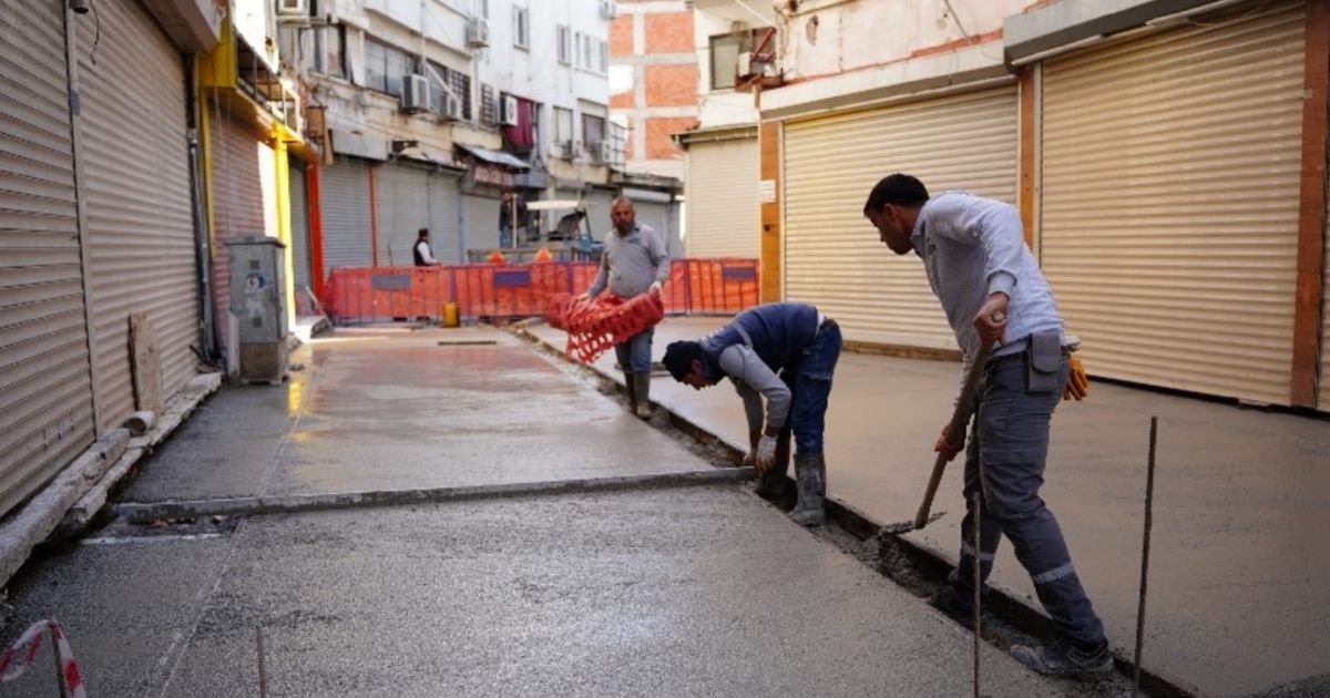 Marmaris çarşısı yaz öncesi yenileniyor
